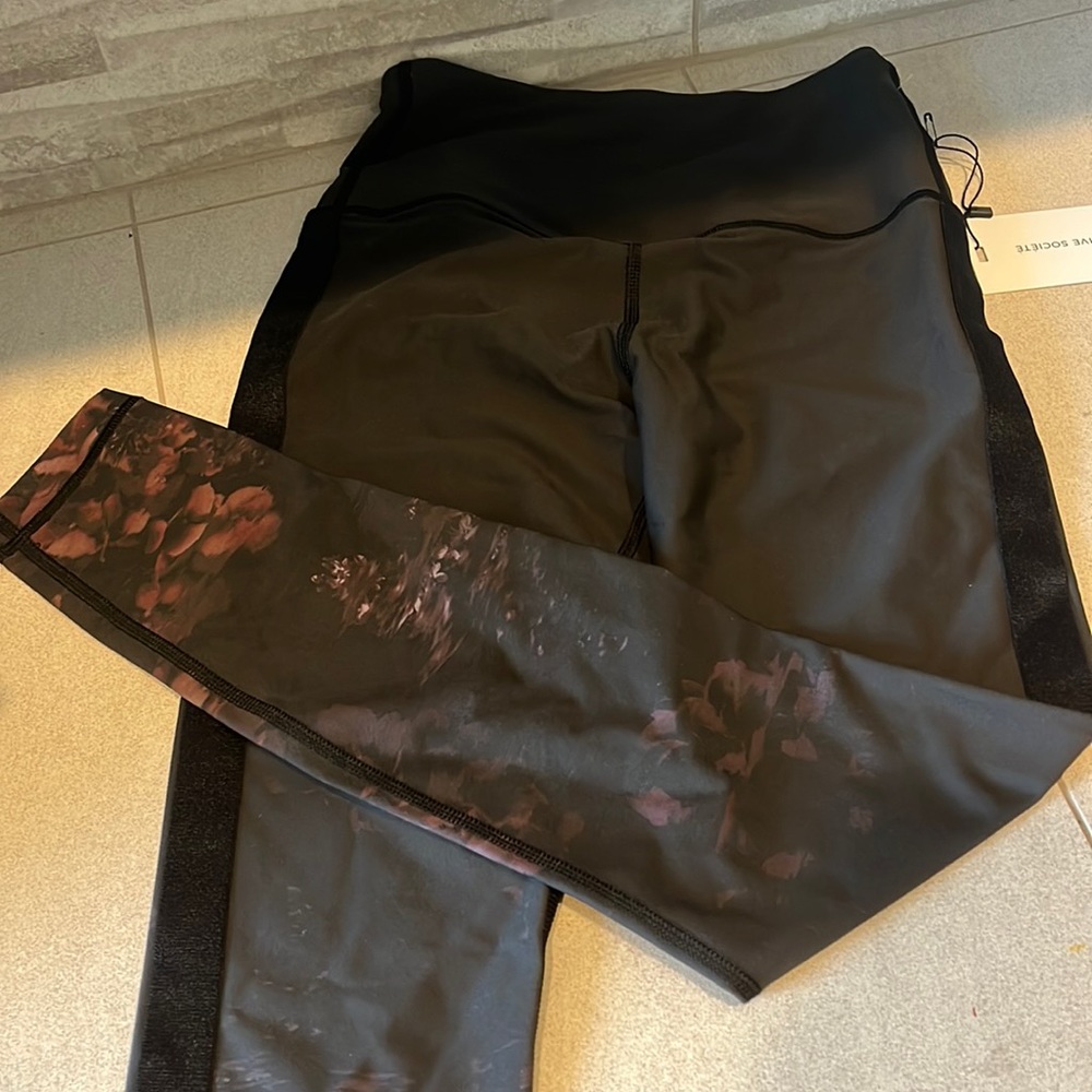 Black thrive societe leggings size small
